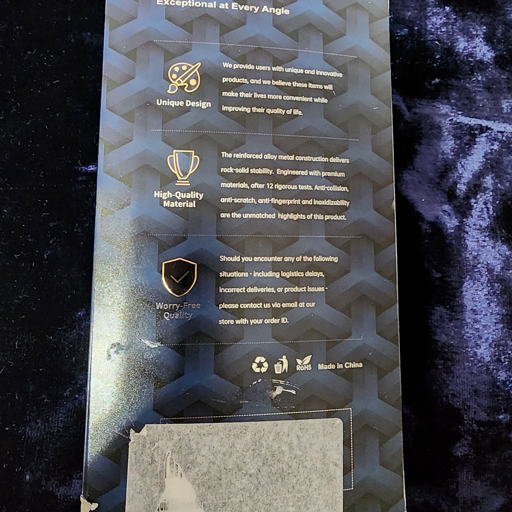 Geometric Stand Case - Picture 2 of 3